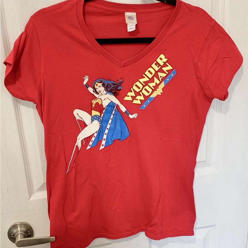 Gildan Wonder Wiman Graphic T-Shirt